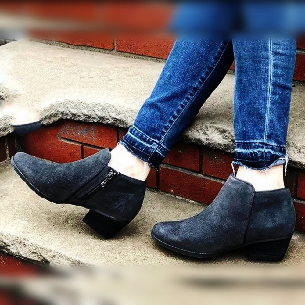 Blondo Villa Waterproof Suede Ankle Boots - Picture 8 of 8
